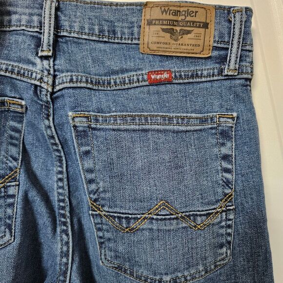 Wrangler Jeans Men's 29x30 (30x29) Blue Relaxed Boot Mid-Rise Medium Wash - Picture 1 of 10